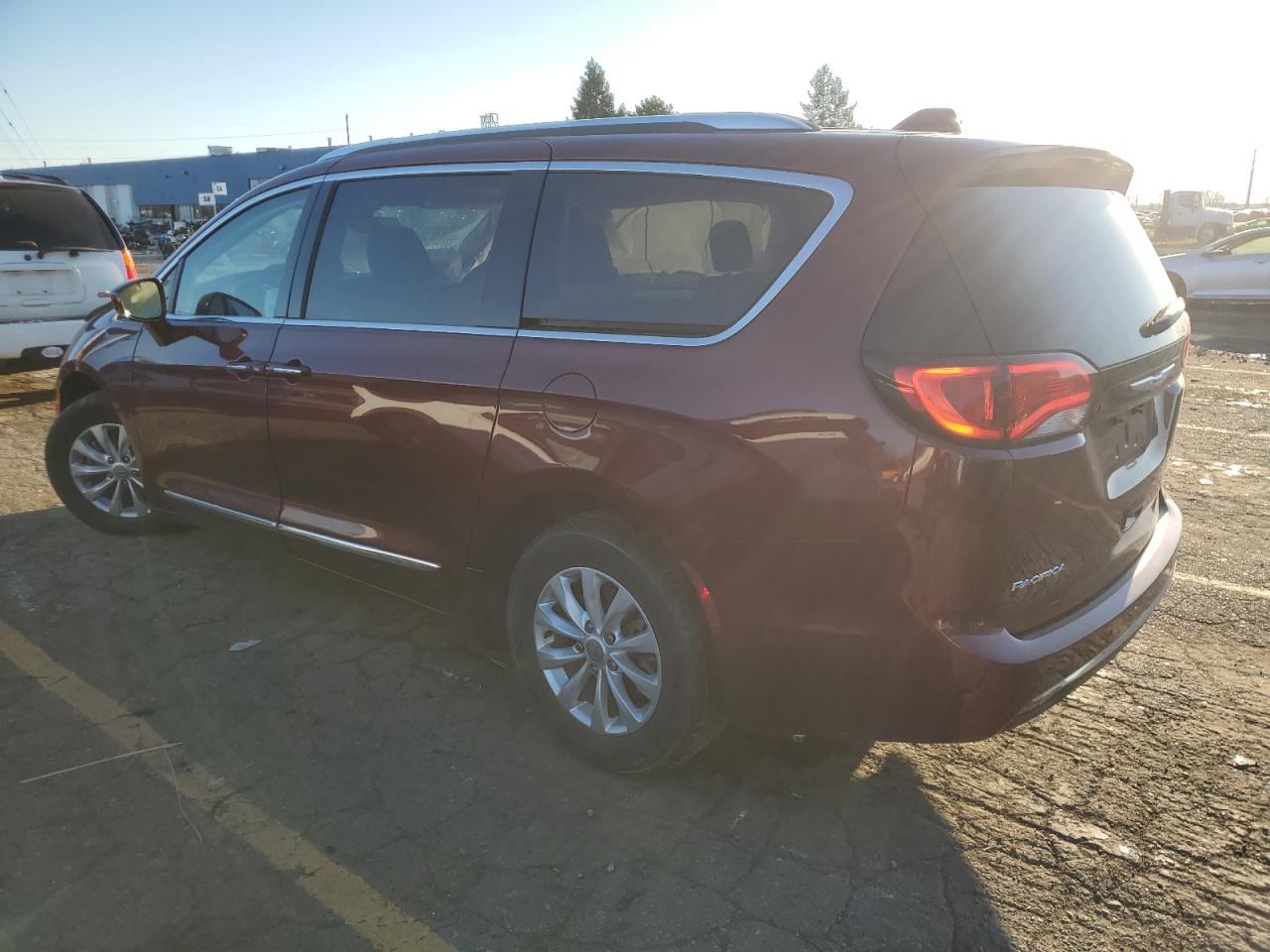 2018 Chrysler Pacifica - Image 2