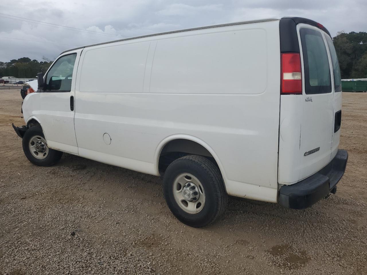 2008 Chevrolet Express - Image 2