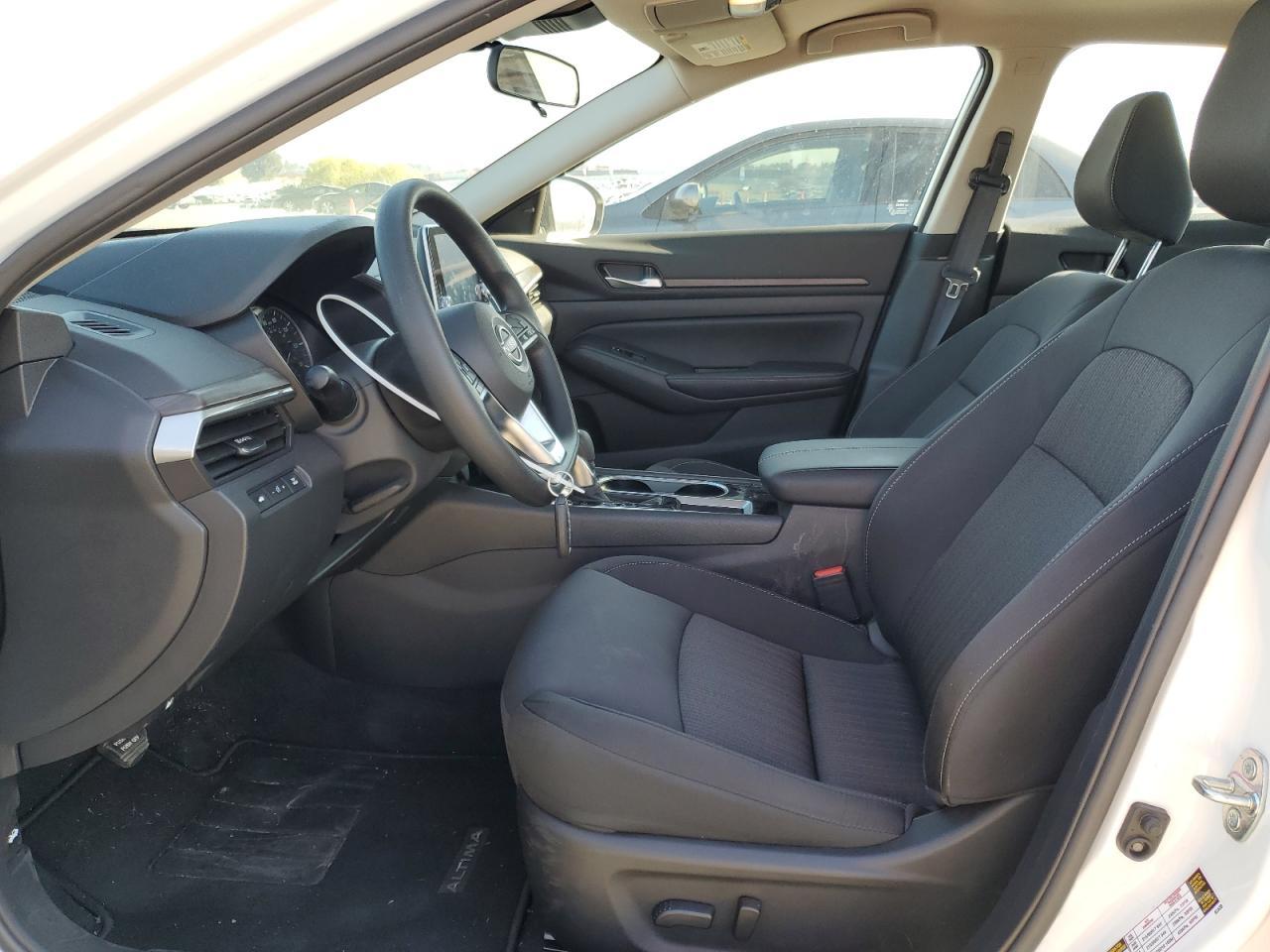 2024 Nissan Altima - Image 7