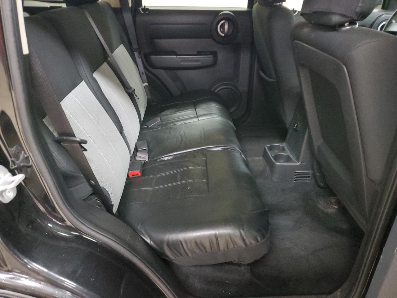 2008 Dodge Nitro - Image 11