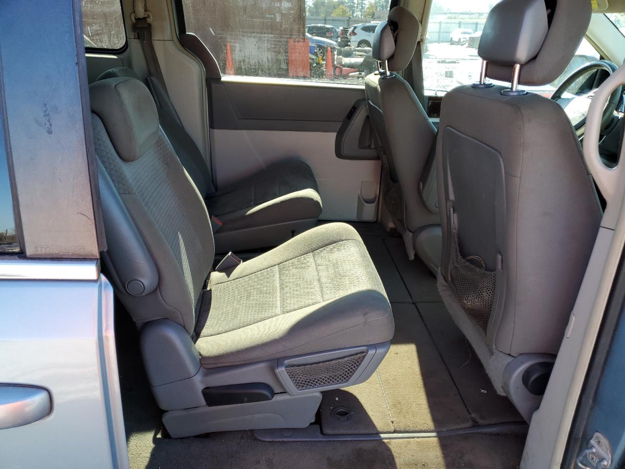 2010 Chrysler Town & Country - Image 11