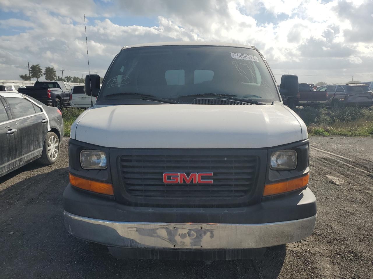 2014 GMC Savana - Image 5