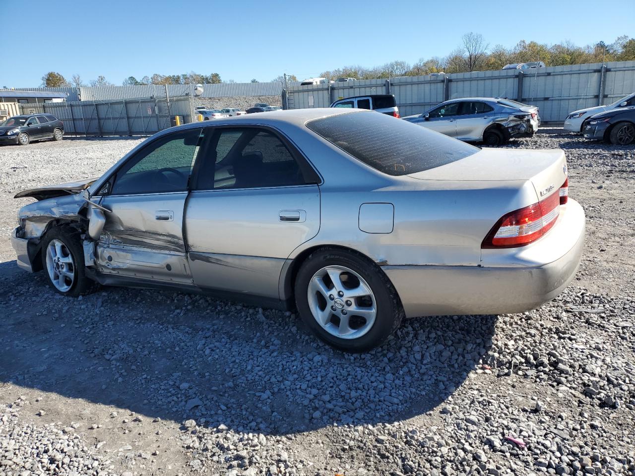 2001 Lexus ES - Image 2
