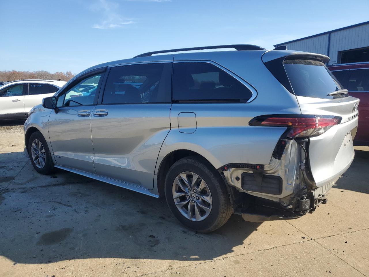 2021 Toyota Sienna - Image 2