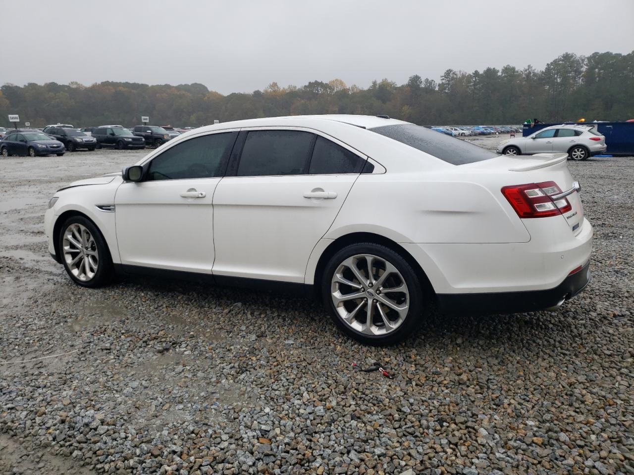 2015 Ford Taurus - Image 2