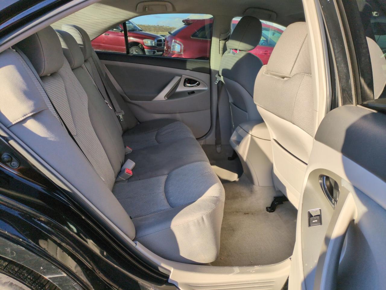 2011 Toyota Camry - Image 10