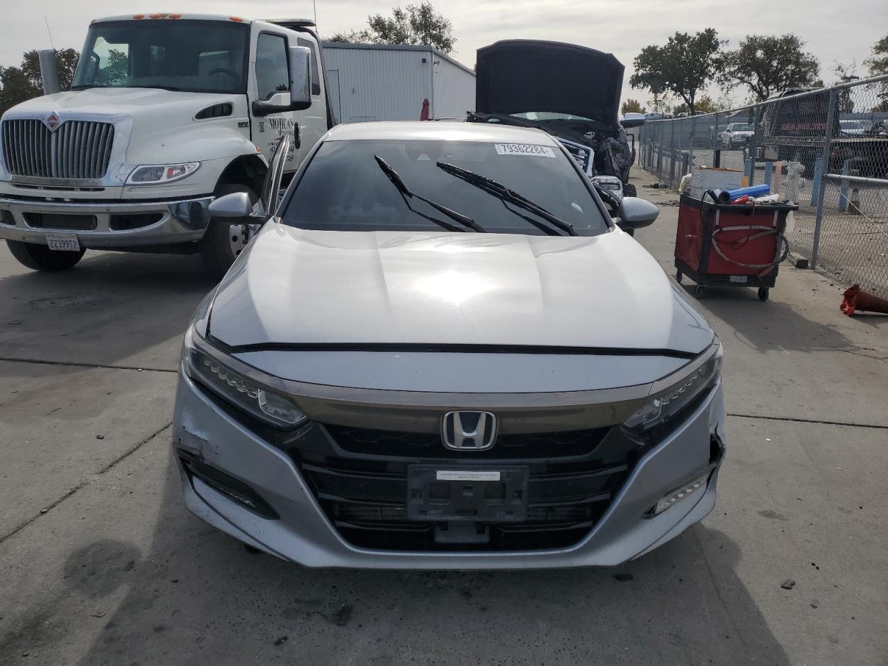 VIN 1HGCV1F30JA009770 2018 HONDA ACCORD no.5