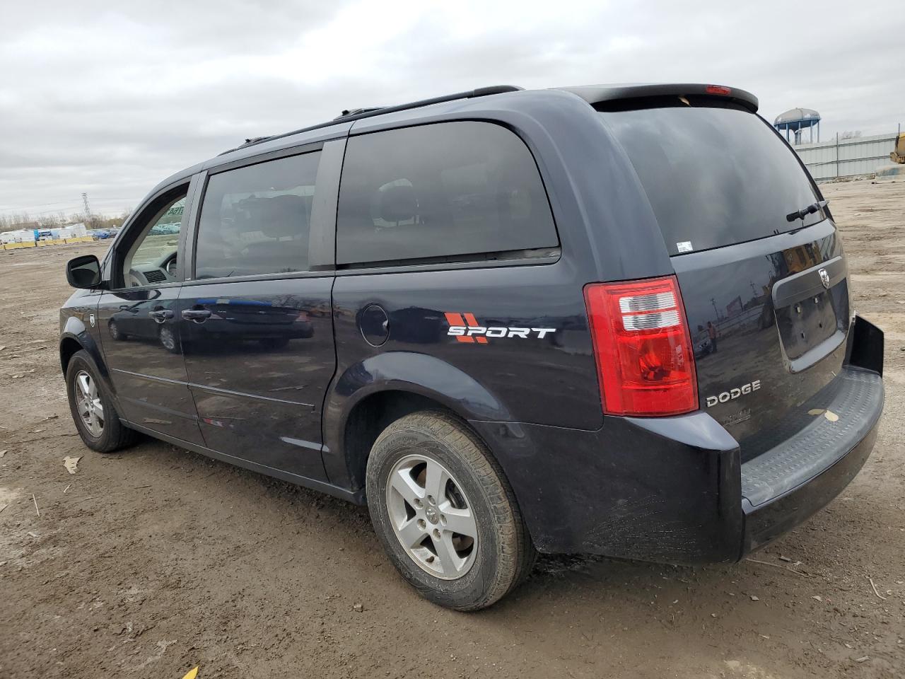 2010 Dodge Caravan - Image 2