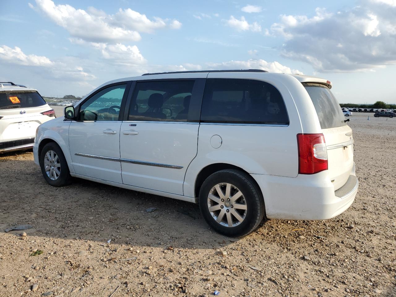 2014 Chrysler Town & Country - Image 2