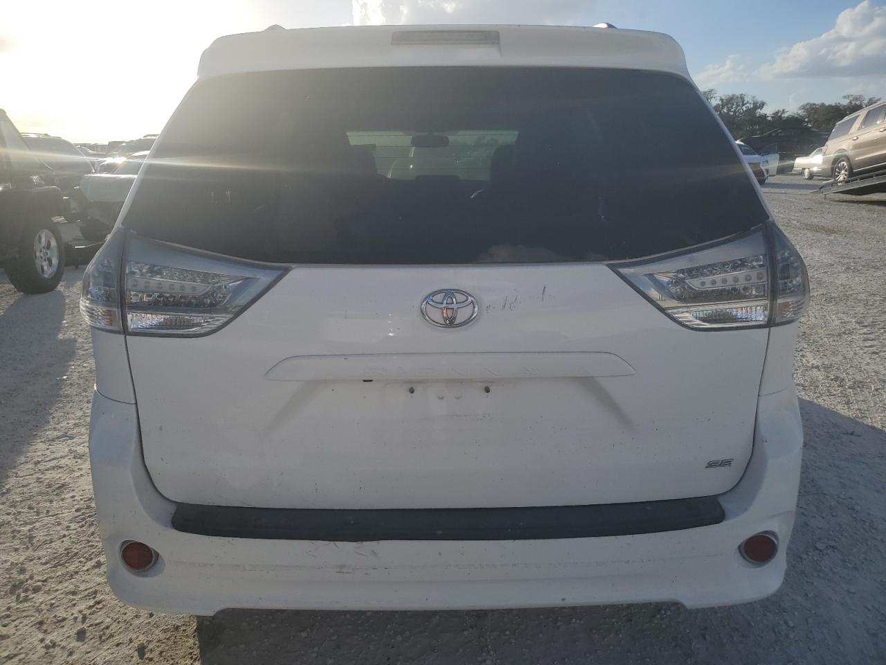 VIN 5TDXK3DC3DS368870 2013 TOYOTA SIENNA no.6