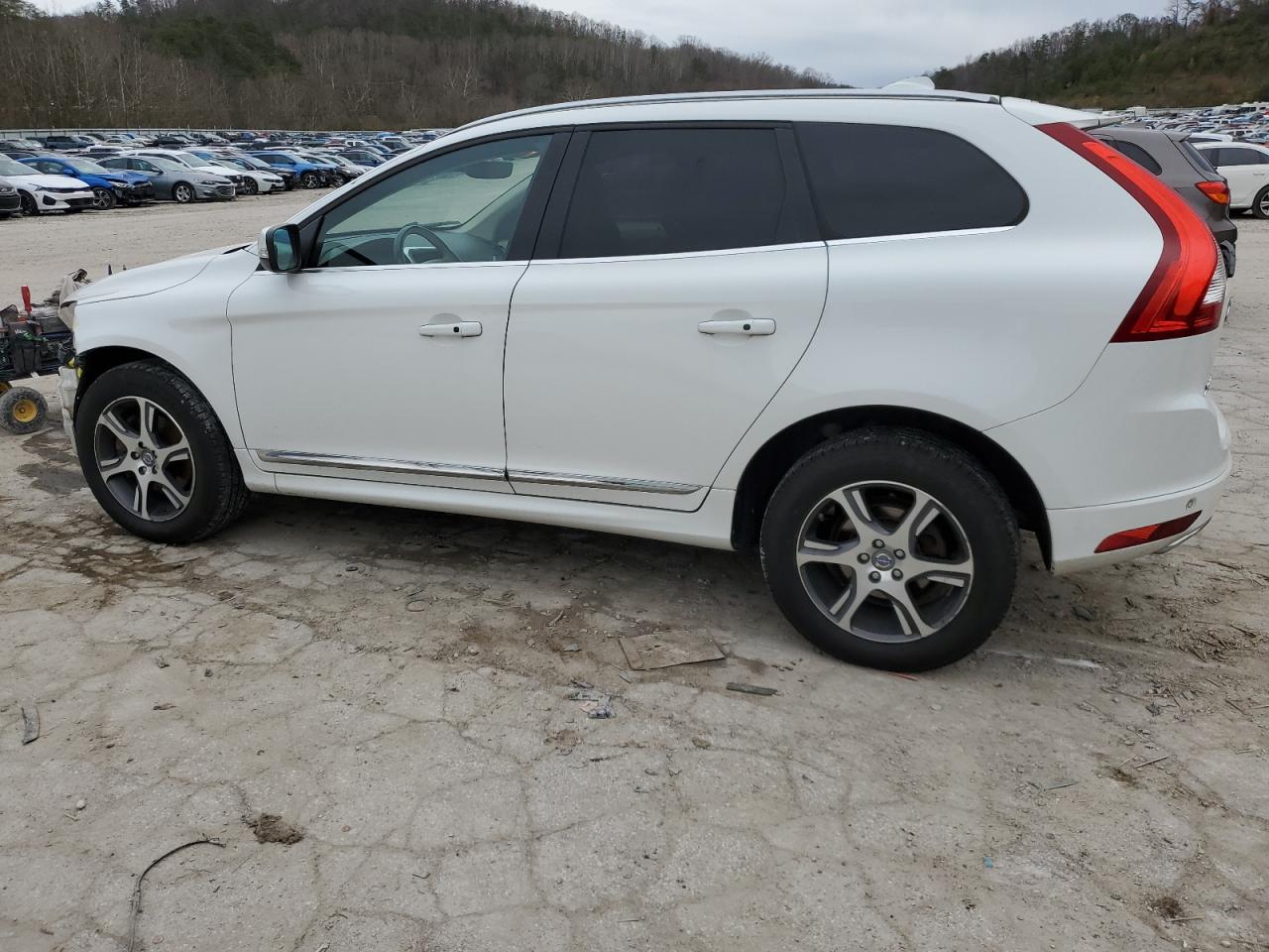 VIN YV4902RK6F2669049 2015 VOLVO XC60 no.2