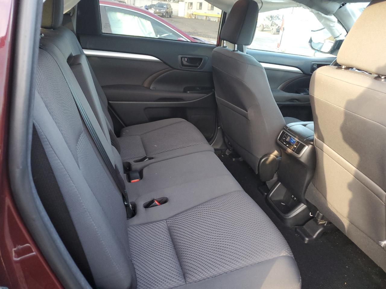 2018 Toyota Highlander - Image 11