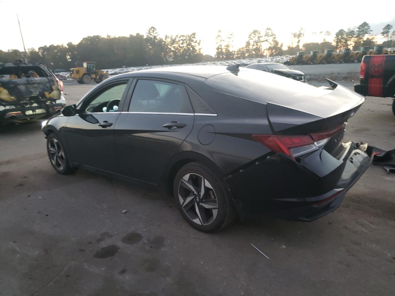 2023 Hyundai Elantra - Image 2