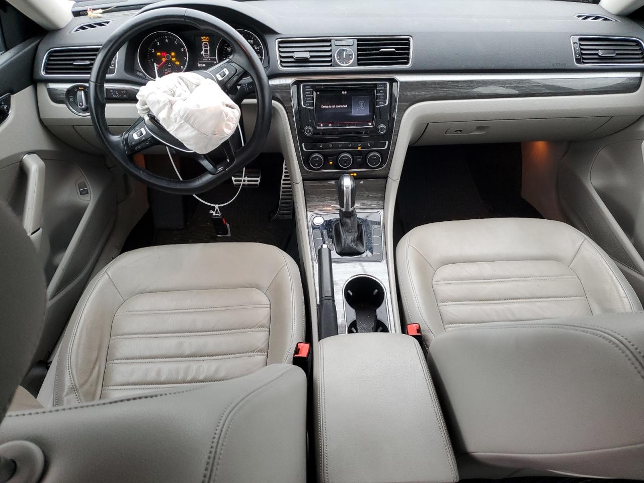 2016 Volkswagen Passat - Image 8