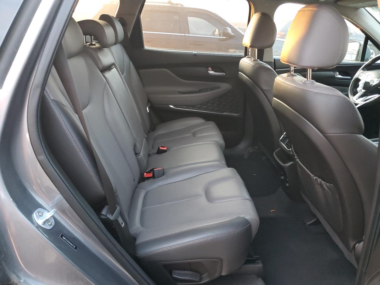 2019 Hyundai Santa Fe - Image 11