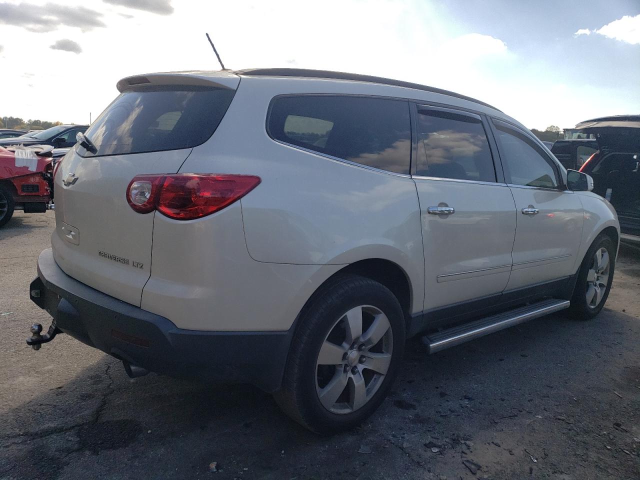 2011 Chevrolet Traverse - Image 3
