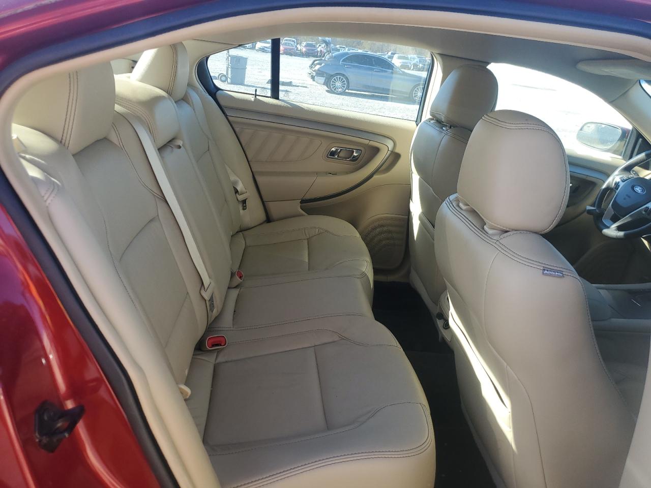 2015 Ford Taurus - Image 10