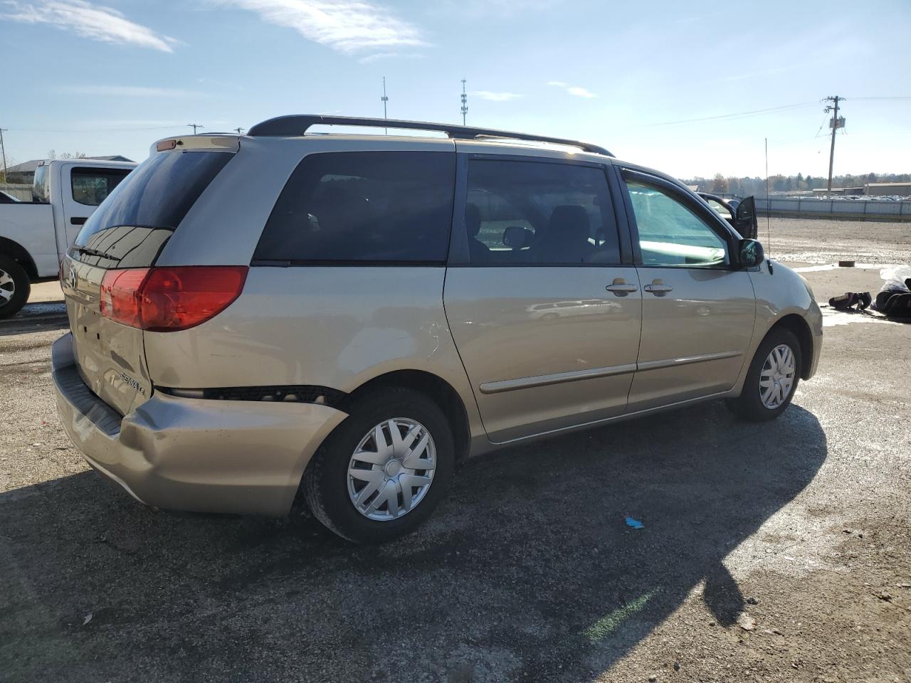 2009 Toyota Sienna - Image 3