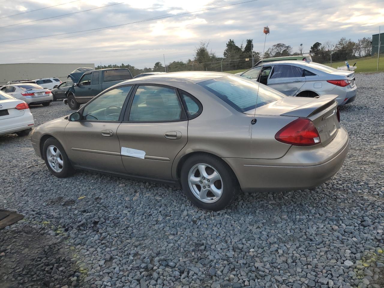 2003 Ford Taurus - Image 2