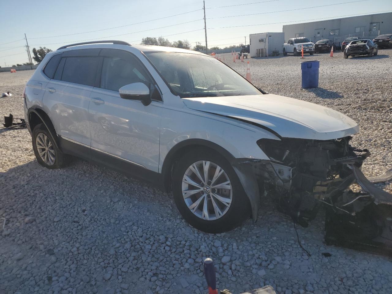 VIN 3VV3B7AX0JM185923 2018 VOLKSWAGEN TIGUAN no.4