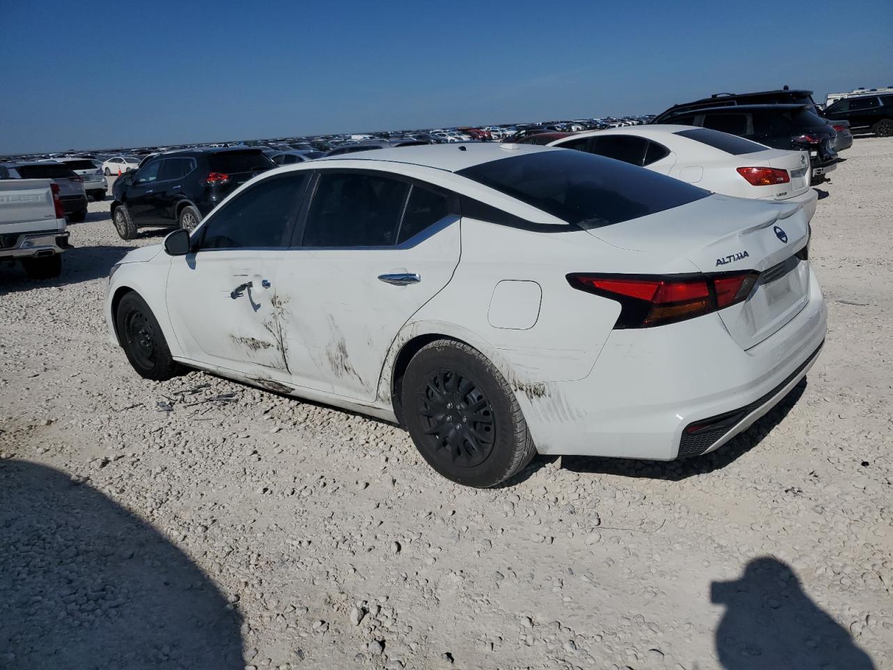 2020 Nissan Altima - Image 2