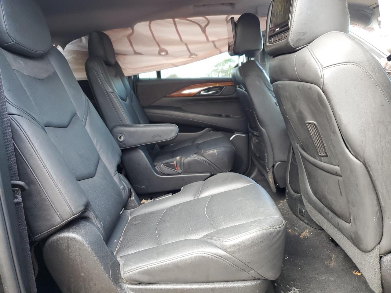 2016 Cadillac Escalade - Image 11