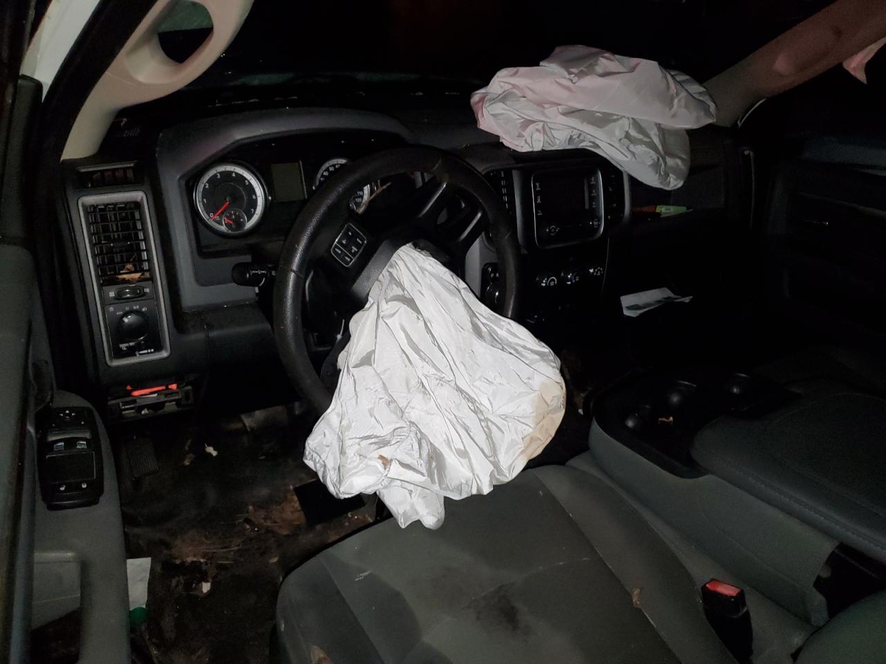 2016 RAM 1500 - Image 8