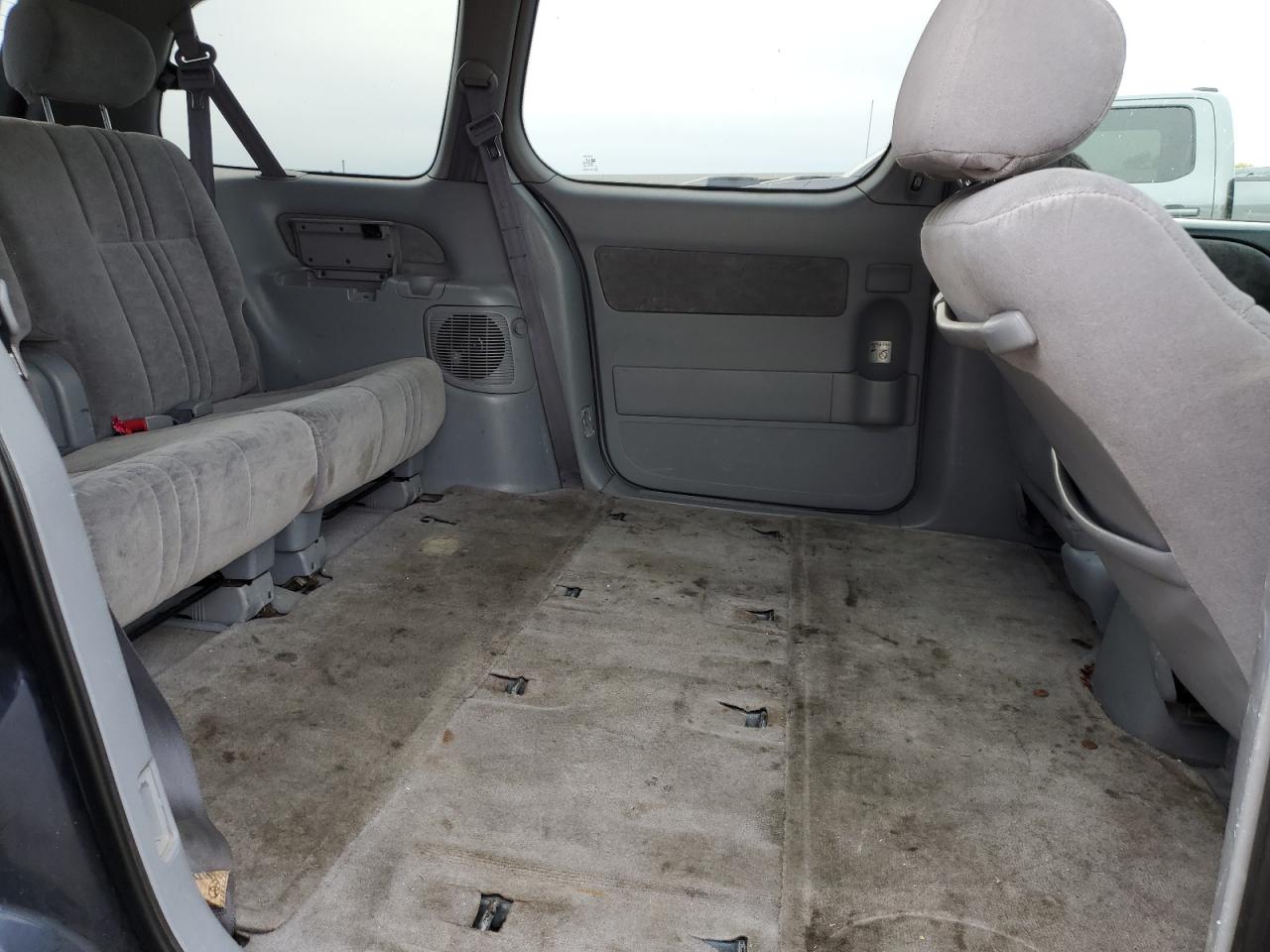 2003 Toyota Sienna - Image 10