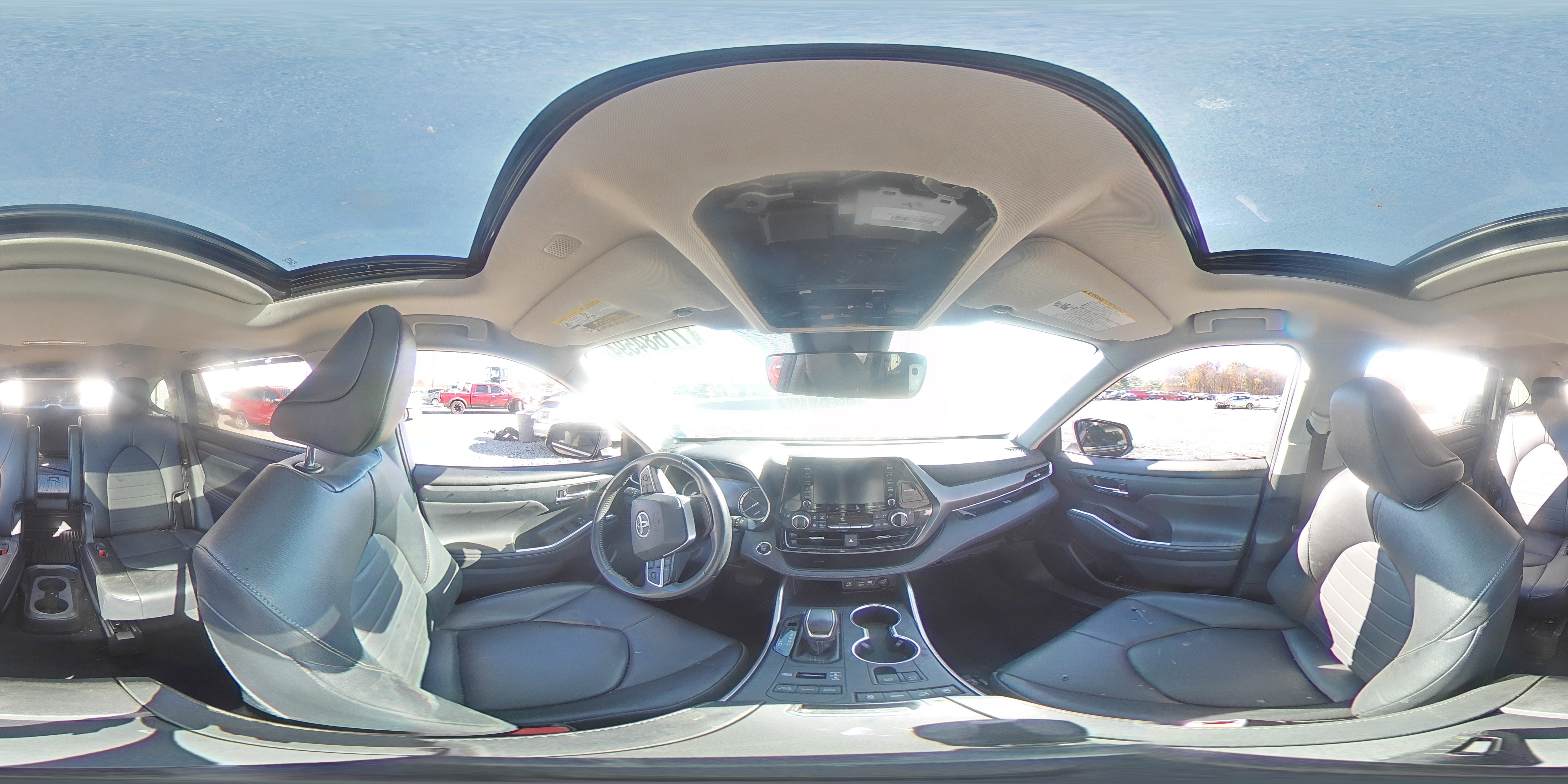 2022 Toyota Highlander - Image 15