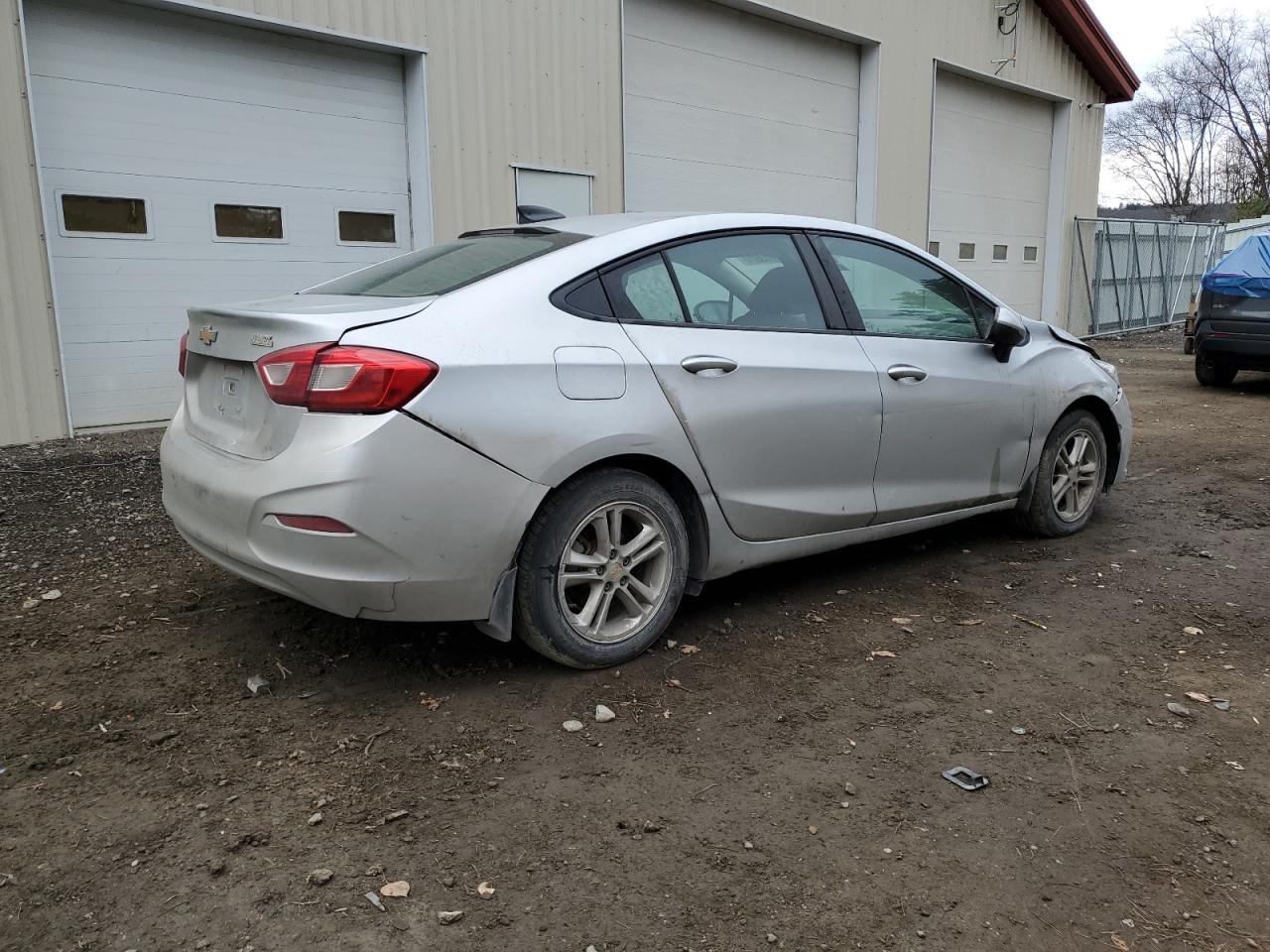 2018 Chevrolet Cruze - Image 3