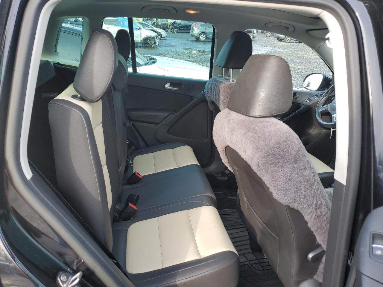 2017 Volkswagen Tiguan - Image 10