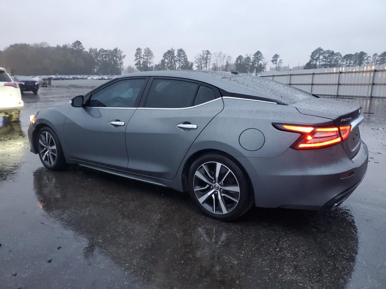 2019 Nissan Maxima - Image 2