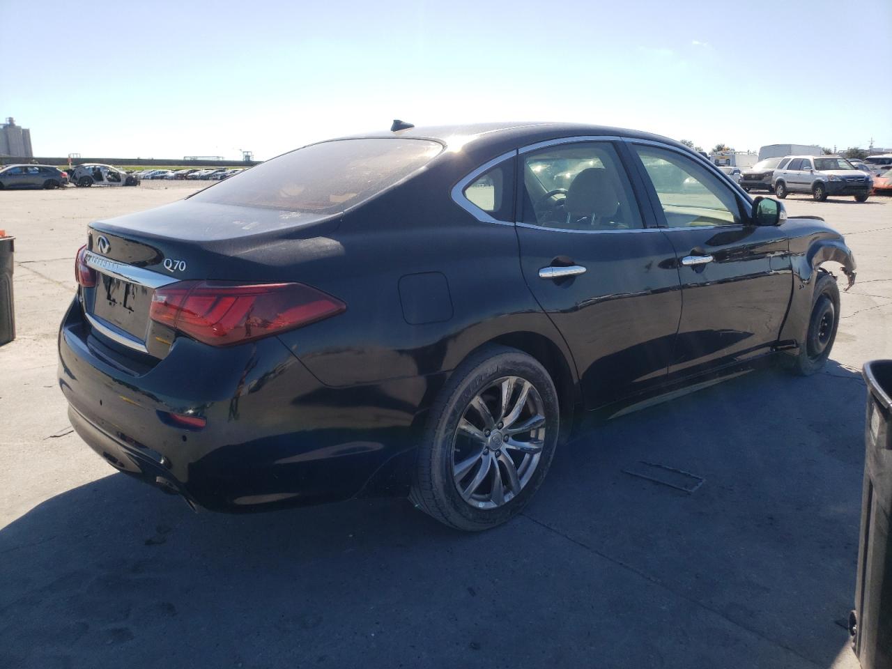 2015 Infiniti Q70 - Image 3