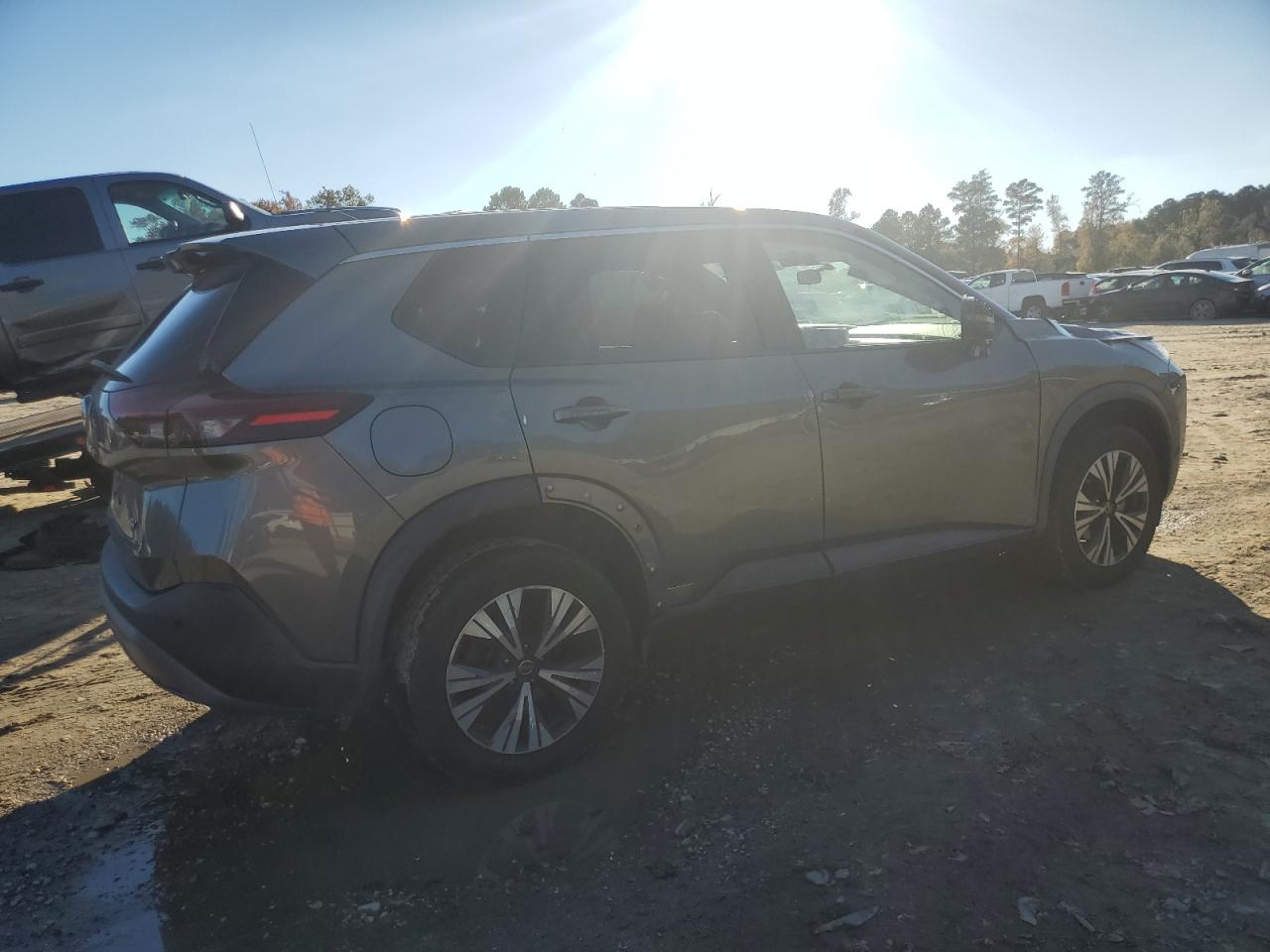 2021 Nissan Rogue - Image 3