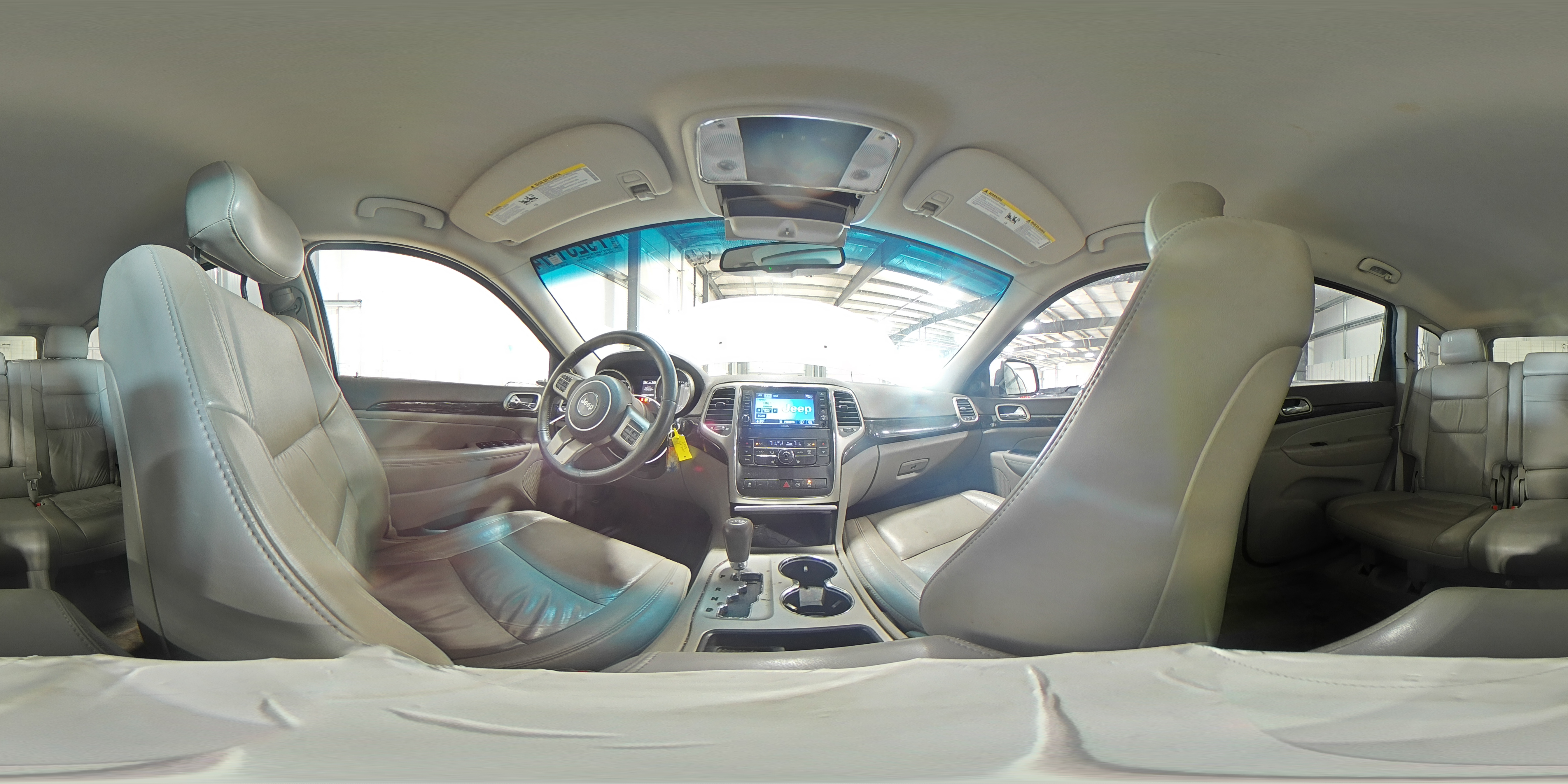 2012 Jeep Grand Cherokee - Image 16