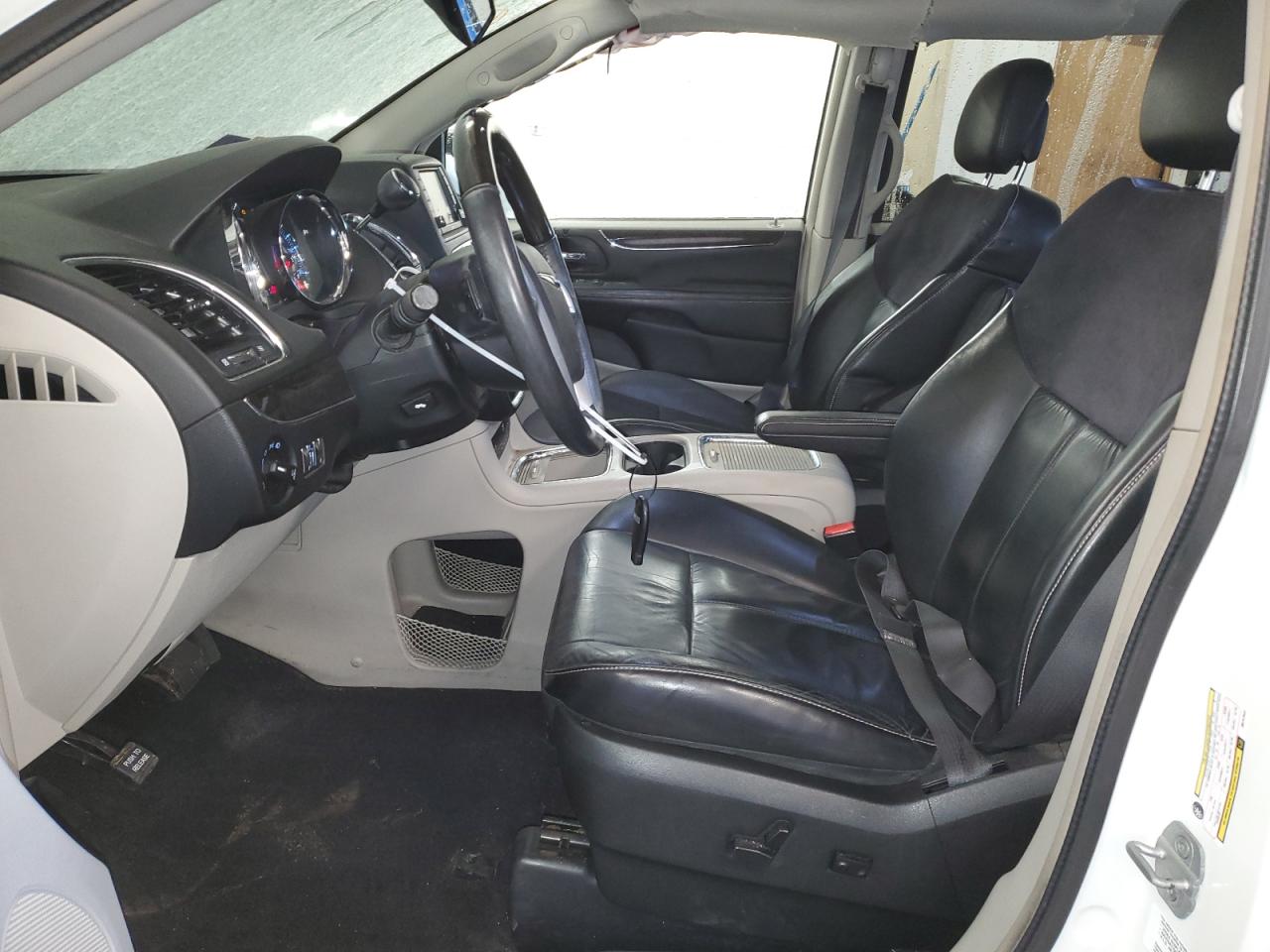 2013 Chrysler Town & Country - Image 7