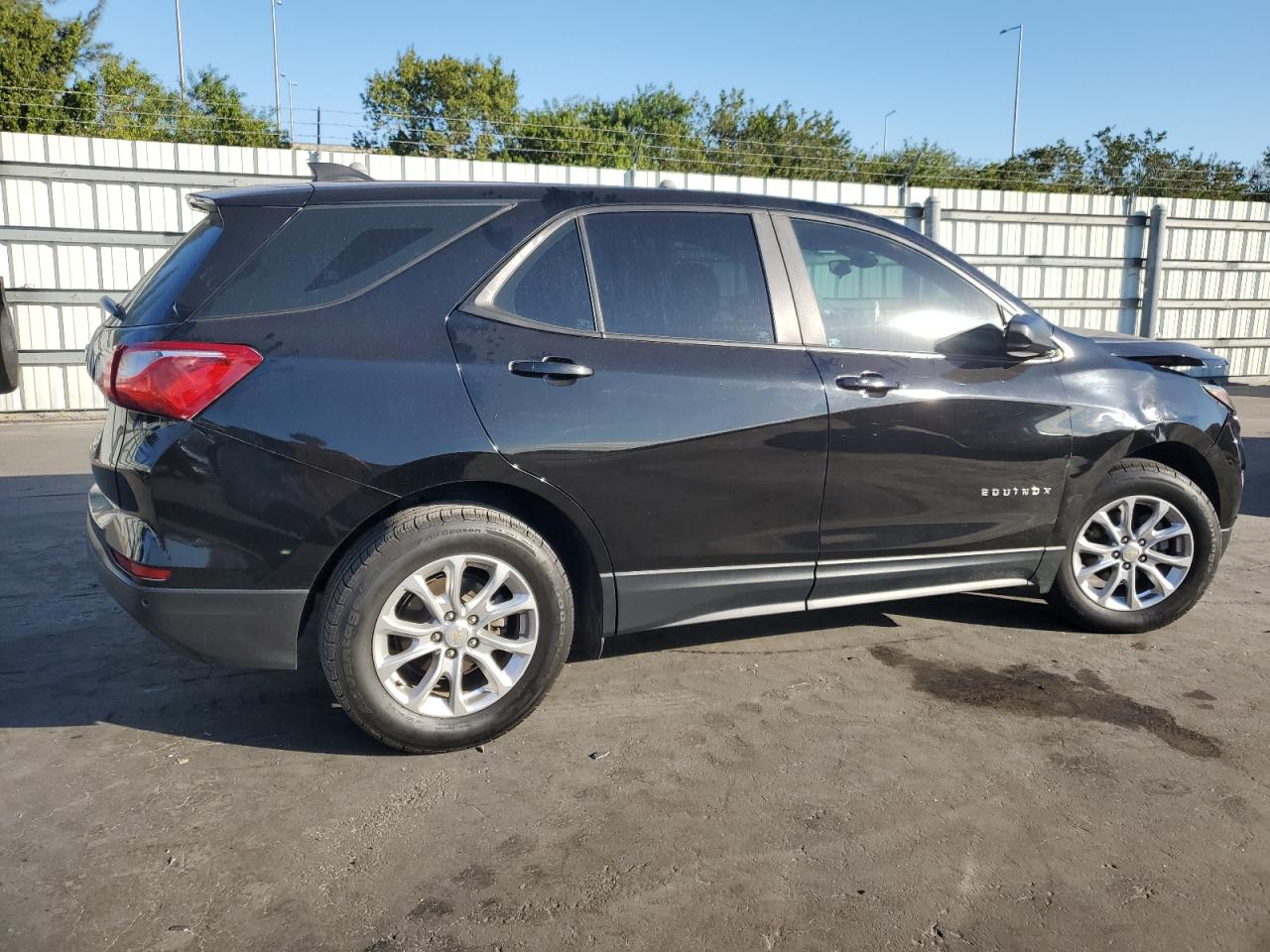 2020 Chevrolet Equinox - Image 3