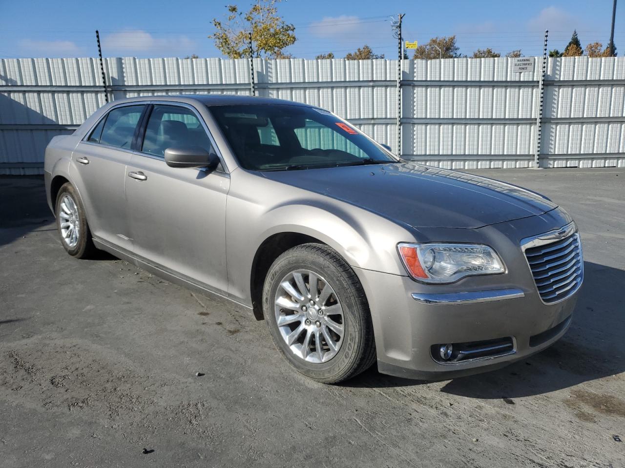 VIN 2C3CCAAG1EH255513 2014 CHRYSLER 300 no.4