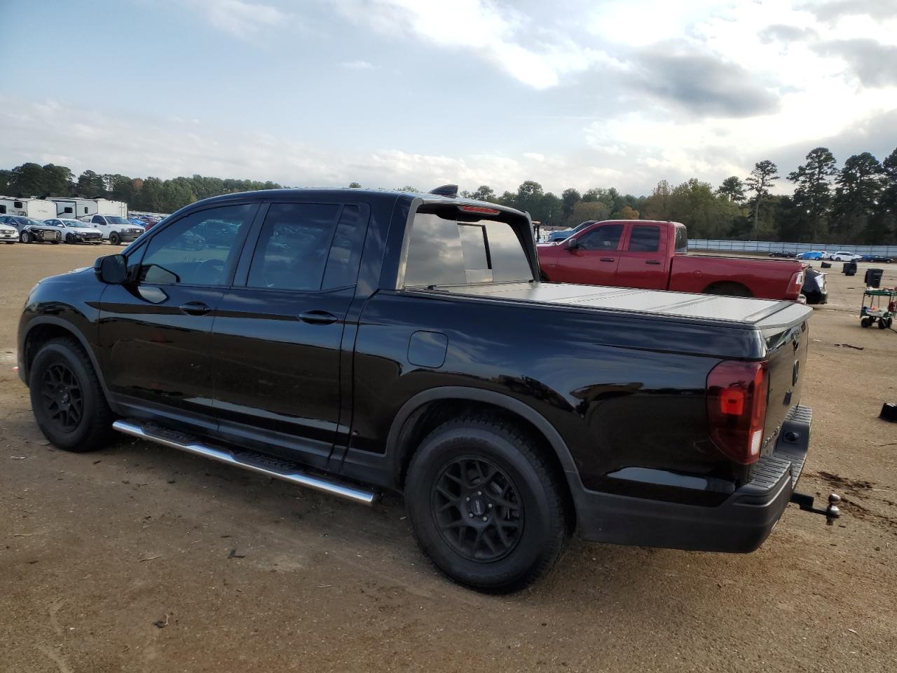 2019 Honda Ridgeline - Image 2