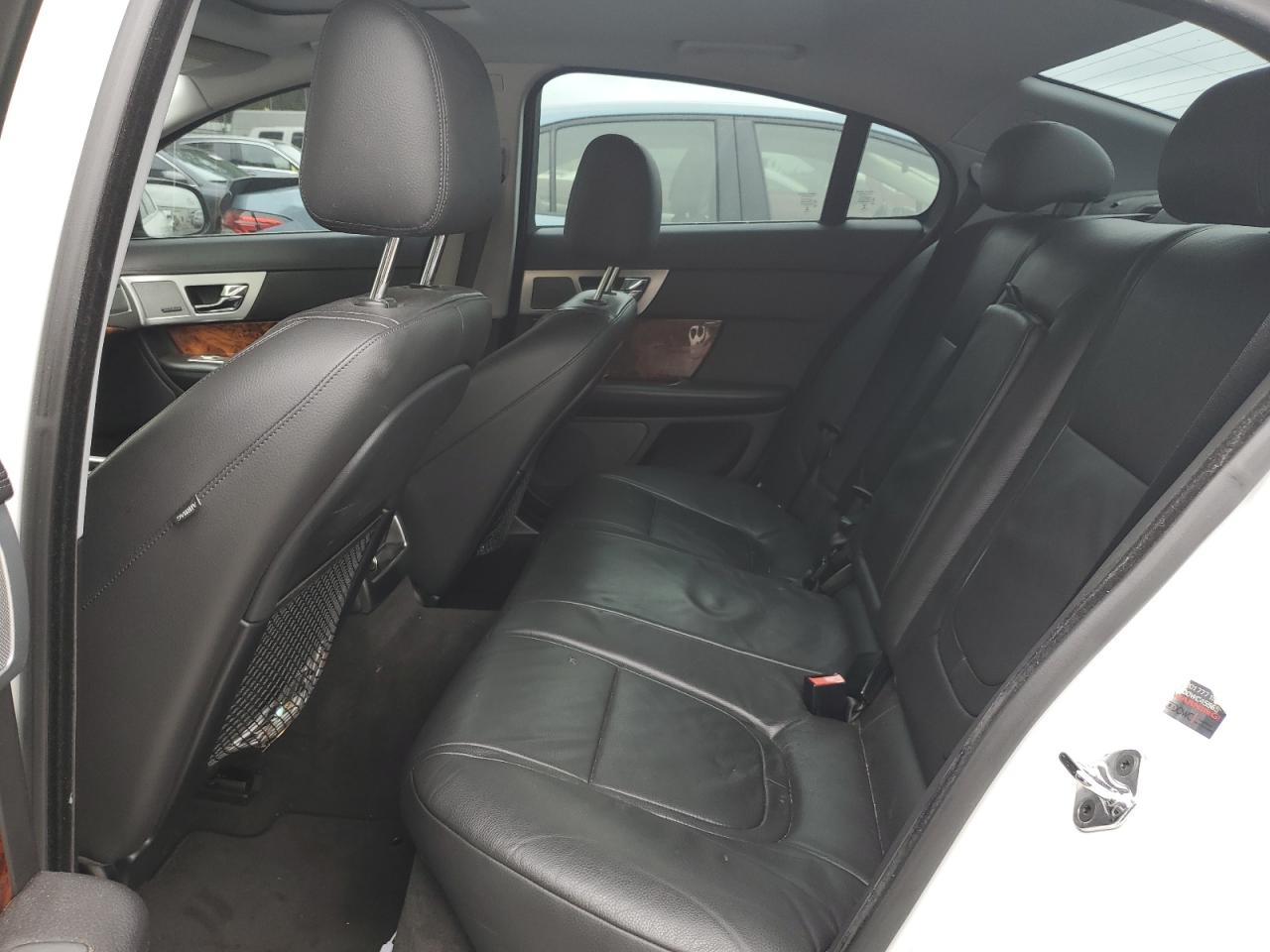 2015 Jaguar XF - Image 10