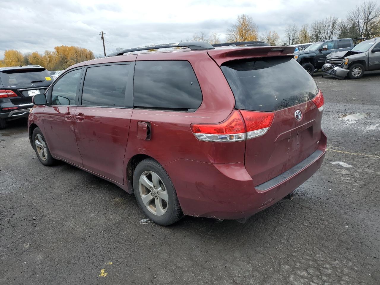 2013 Toyota Sienna - Image 2