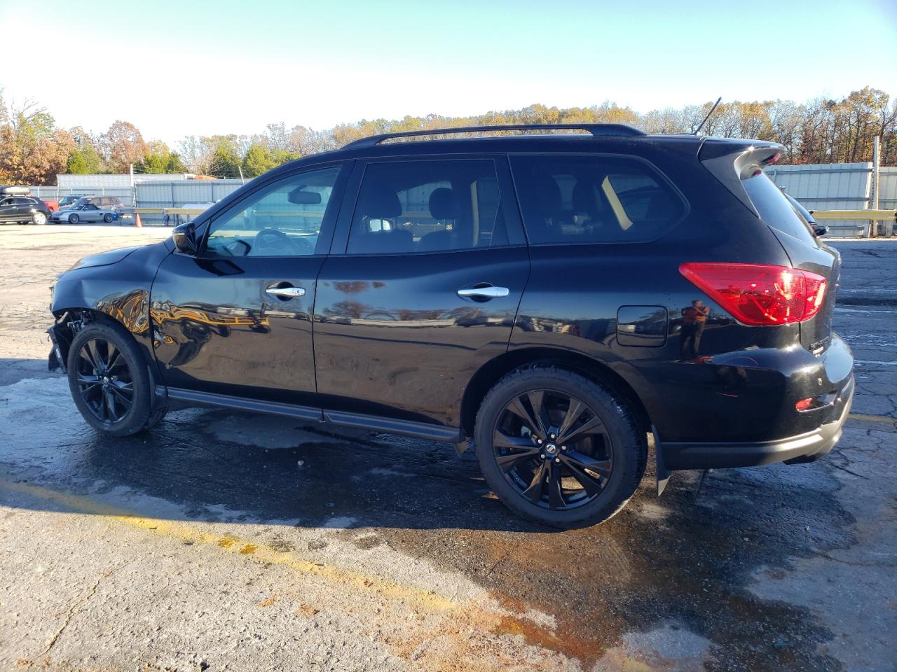 2018 Nissan Pathfinder - Image 2