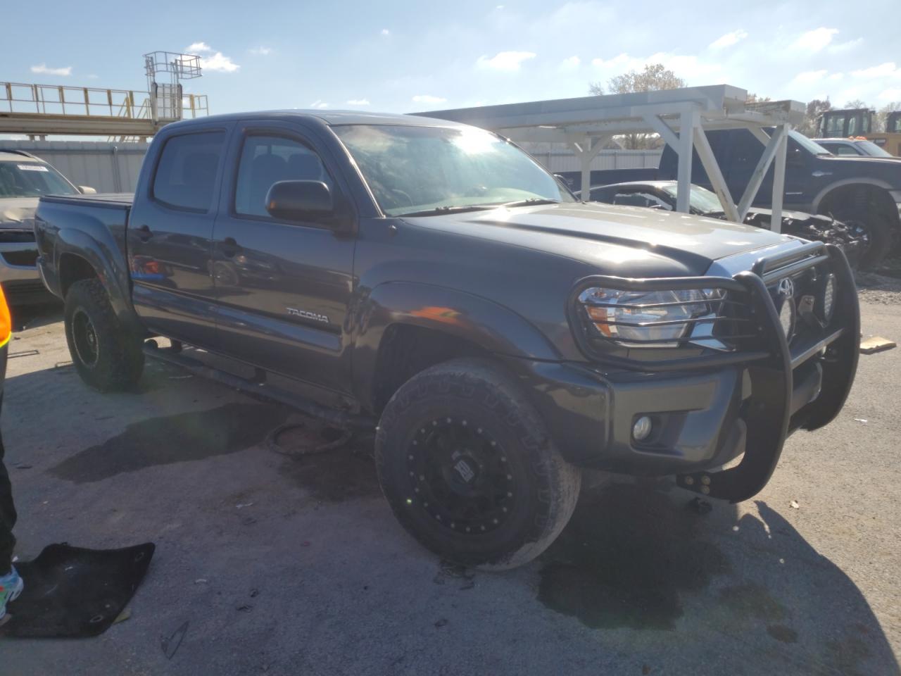 2015 Toyota Tacoma - Image 4