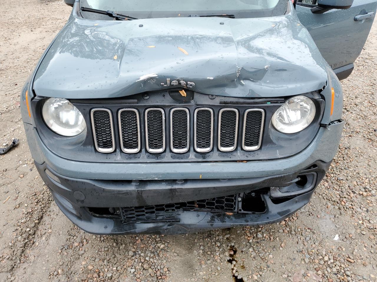 2017 Jeep Renegade - Image 12