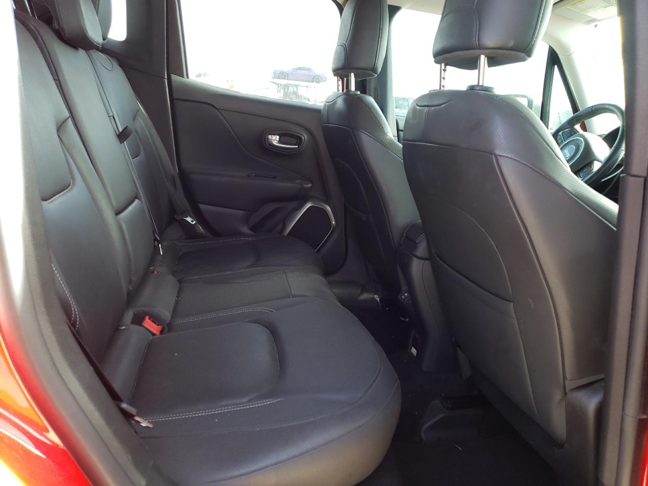 2018 Jeep Renegade - Image 11