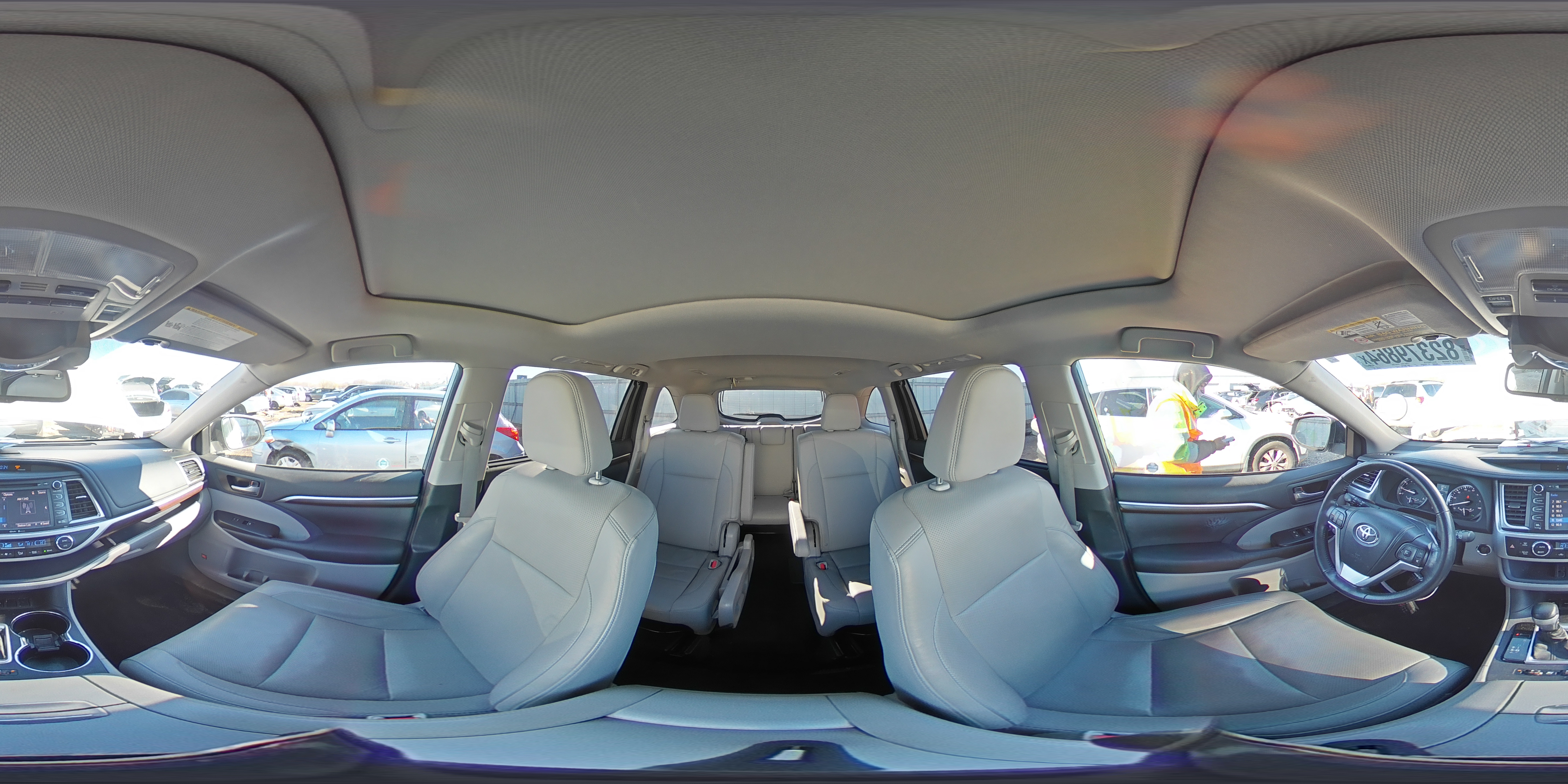2015 Toyota Highlander - Image 16