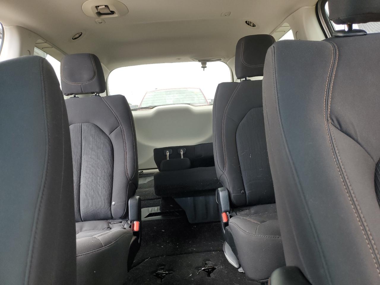 2018 Chrysler Pacifica - Image 10