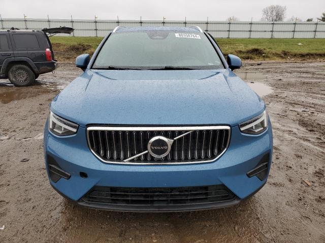  VOLVO XC40 CORE 2024 Синий