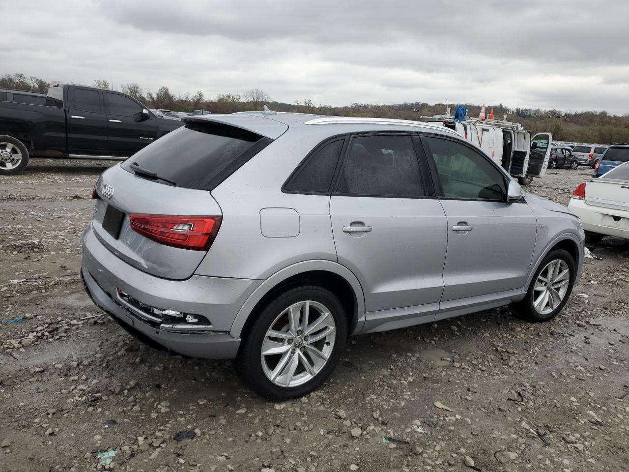 VIN WA1BCCFS9JR012326 2018 AUDI Q3 no.3