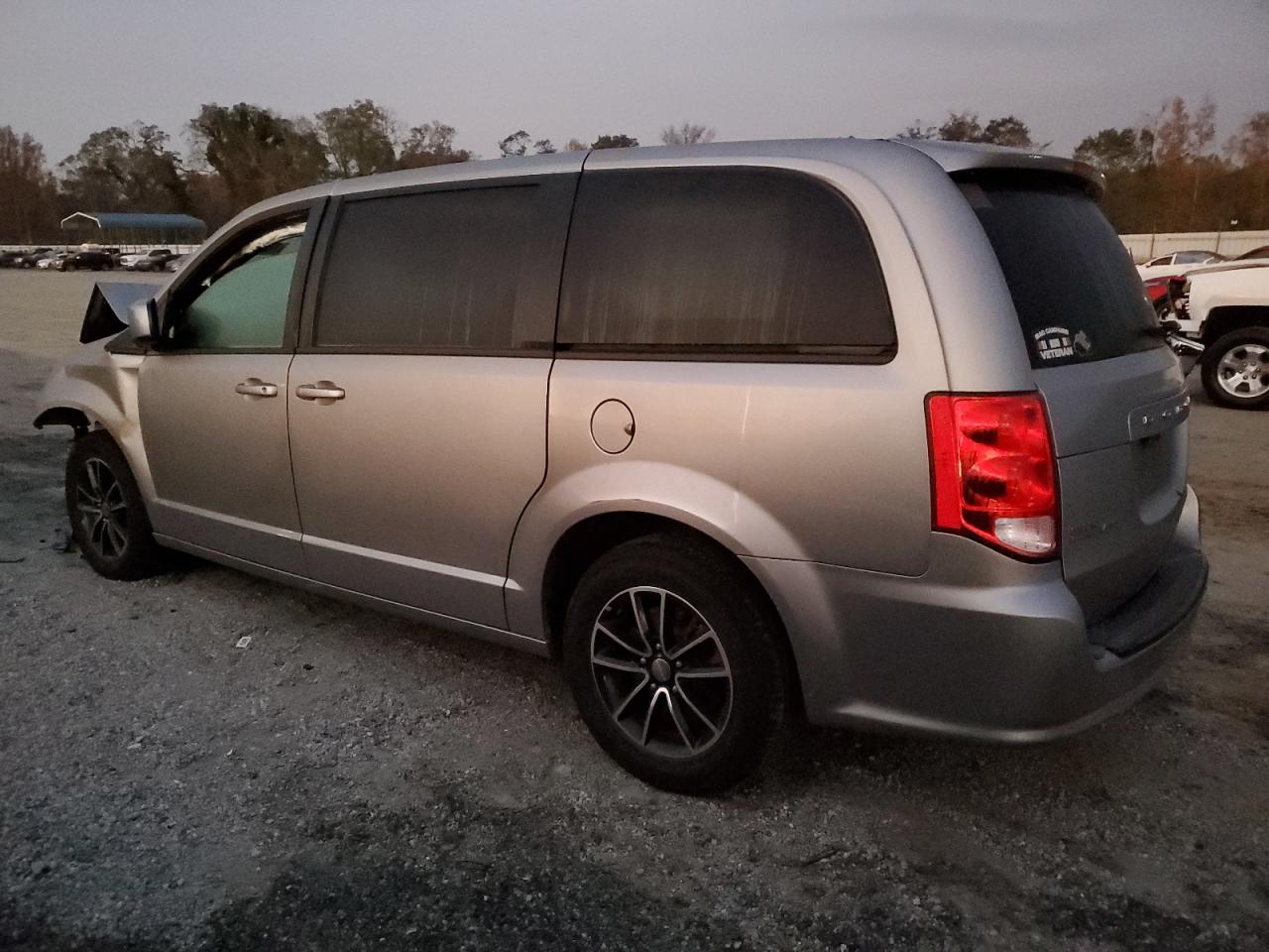 2018 Dodge Caravan - Image 2